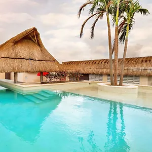 https://azul-tulum.allrivieramayahotels.com